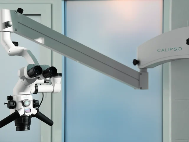 Стоматологічний мікроскоп: що це та коли він потрібен