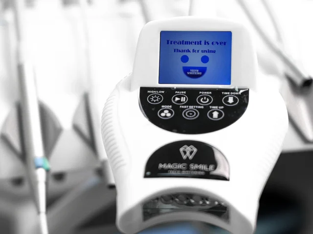 Відбілювання зубів: плюси та мінуси